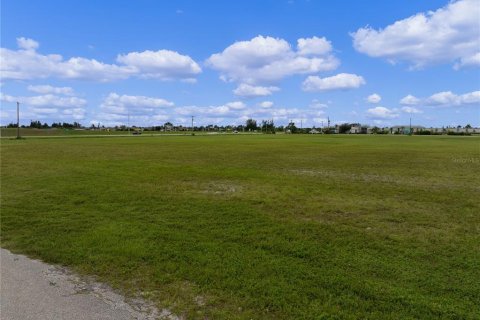Land in Cape Coral, Florida № 1915288 - photo 11