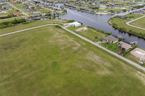Land in Cape Coral, Florida № 1915288 - photo 3