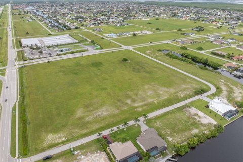 Land in Cape Coral, Florida № 1915288 - photo 5
