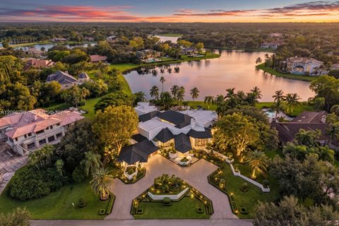 House in Weston, Florida 6 bedrooms, 988.11 sq.m. № 2399958