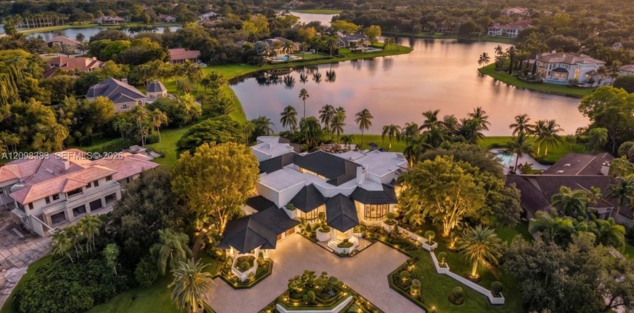 House in Weston, Florida 6 bedrooms, 988.11 sq.m. № 2399958