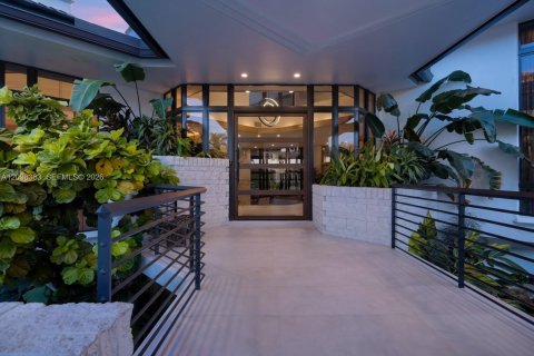 House in Weston, Florida 6 bedrooms, 988.11 sq.m. № 2399958 - photo 13