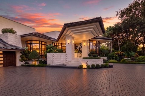 House in Weston, Florida 6 bedrooms, 988.11 sq.m. № 2399958 - photo 11