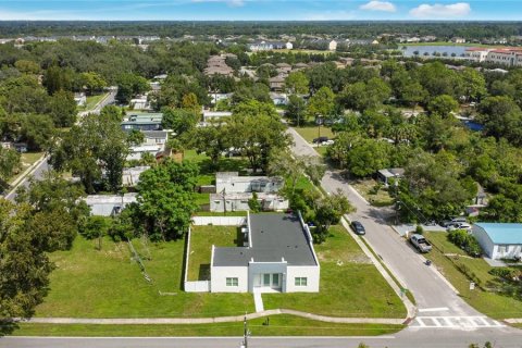 House in Casselberry, Florida 4 bedrooms, 225.1 sq.m. № 1914413 - photo 25