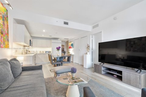 Condo in Miami, Florida, 1 bedroom  № 1762418 - photo 5