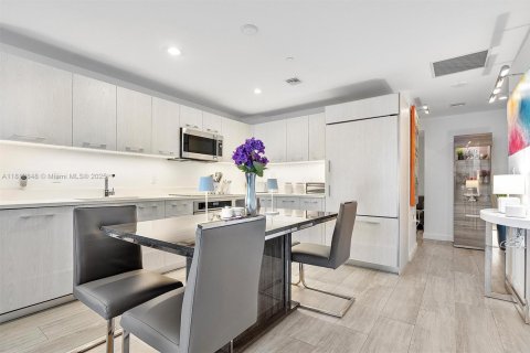 Condo in Miami, Florida, 1 bedroom  № 1762418 - photo 9