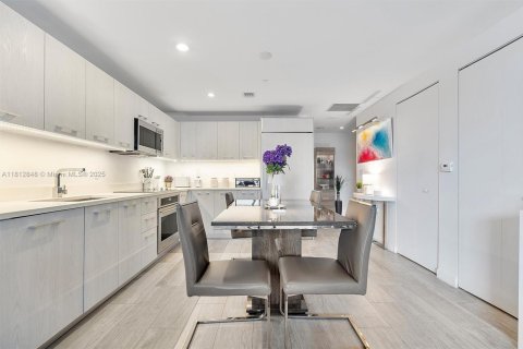 Condo in Miami, Florida, 1 bedroom  № 1762418 - photo 7