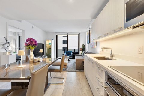 Condo in Miami, Florida, 1 bedroom  № 1762418 - photo 6