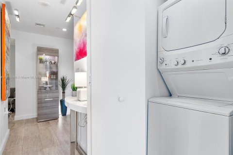 Condo in Miami, Florida, 1 bedroom  № 1762418 - photo 19