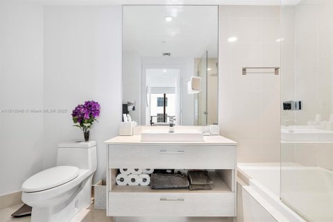 Condo in Miami, Florida, 1 bedroom  № 1762418 - photo 15