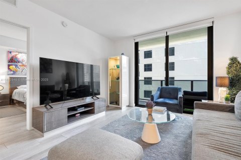 Condo in Miami, Florida, 1 bedroom  № 1762418 - photo 4