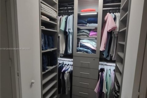 Condo in Miami, Florida, 1 bedroom  № 1762418 - photo 14