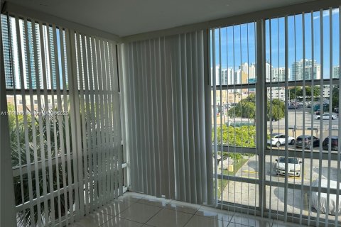 Condo in Sunny Isles Beach, Florida, 1 bedroom  № 1957371 - photo 8