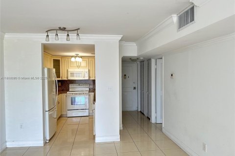 Condo in Sunny Isles Beach, Florida, 1 bedroom  № 1957371 - photo 4