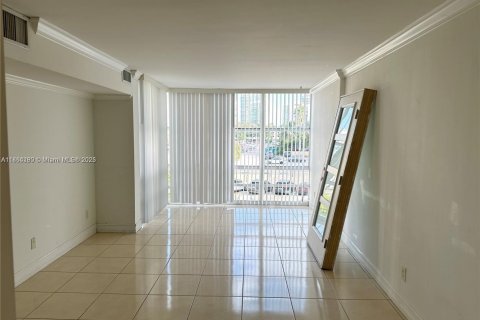 Condo in Sunny Isles Beach, Florida, 1 bedroom  № 1957371 - photo 7