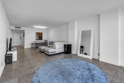 Купить кондоминиум в Халландейл-Бич, Флорида 1 спальня, 85.01м2, № 1812354 - фото 13
