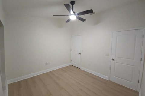 House in Auburndale, Florida 3 bedrooms, 124.86 sq.m. № 1565241 - photo 12