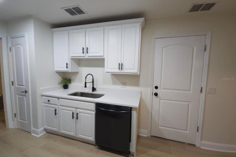 House in Auburndale, Florida 3 bedrooms, 124.86 sq.m. № 1565241 - photo 4