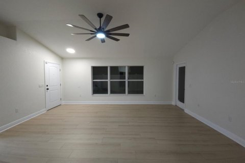 House in Auburndale, Florida 3 bedrooms, 124.86 sq.m. № 1565241 - photo 2