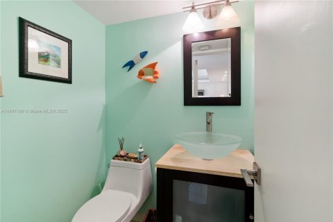 Townhouse in Key Largo, Florida 3 bedrooms, 132.2 sq.m. № 1849242 - photo 5