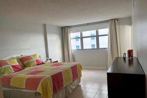 Condo in Surfside, Florida, 2 bedrooms  № 1872101 - photo 5
