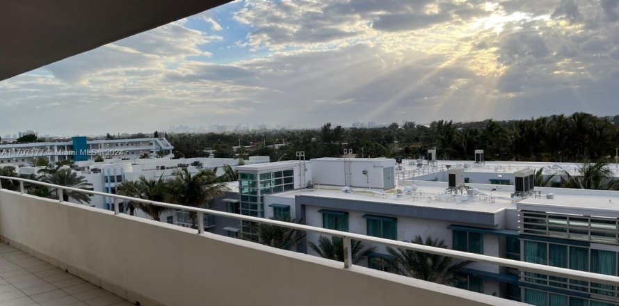 Condo in Surfside, Florida, 2 bedrooms  № 1872101