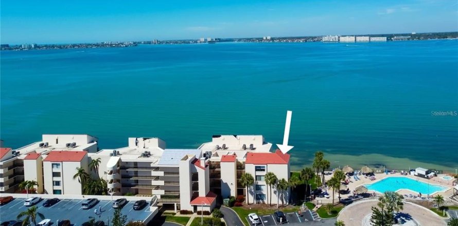 Condominio en Saint Petersburg, Florida, 2 dormitorios № 1573119