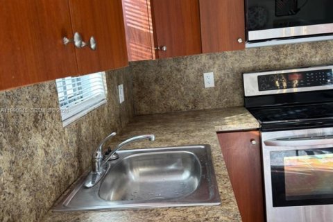 Adosado en alquiler en Homestead, Florida, 3 dormitorios, 111.48 m2 № 2058114 - foto 11