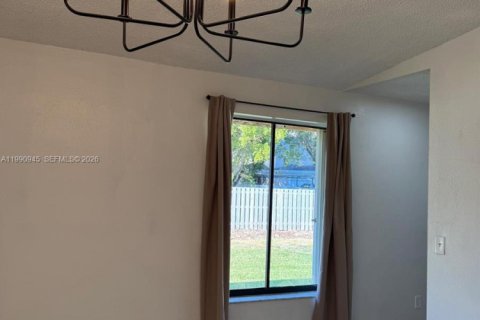 Adosado en alquiler en Homestead, Florida, 3 dormitorios, 111.48 m2 № 2058114 - foto 6