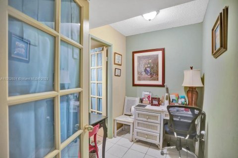 Купить кондоминиум в Майами, Флорида 1 спальня, 98.66м2, № 1957779 - фото 28