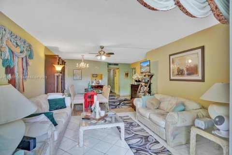 Купить кондоминиум в Майами, Флорида 1 спальня, 98.66м2, № 1957779 - фото 10