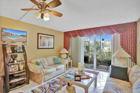 Купить кондоминиум в Майами, Флорида 1 спальня, 98.66м2, № 1957779 - фото 1