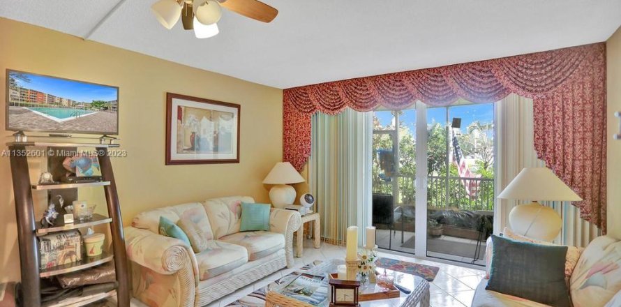 Кондоминиум с 1 спальней в Майами, Флорида № 1957779