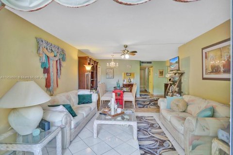 Купить кондоминиум в Майами, Флорида 1 спальня, 98.66м2, № 1957779 - фото 12