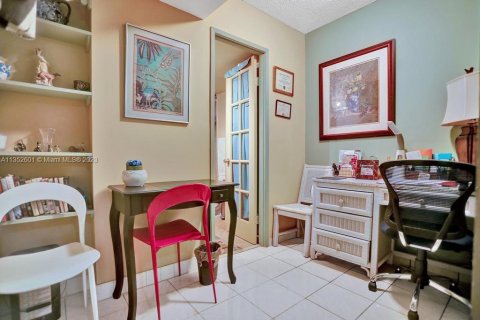 Купить кондоминиум в Майами, Флорида 1 спальня, 98.66м2, № 1957779 - фото 30