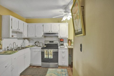 Купить кондоминиум в Майами, Флорида 1 спальня, 98.66м2, № 1957779 - фото 15