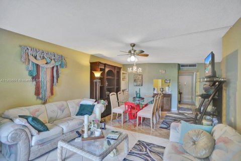 Купить кондоминиум в Майами, Флорида 1 спальня, 98.66м2, № 1957779 - фото 9