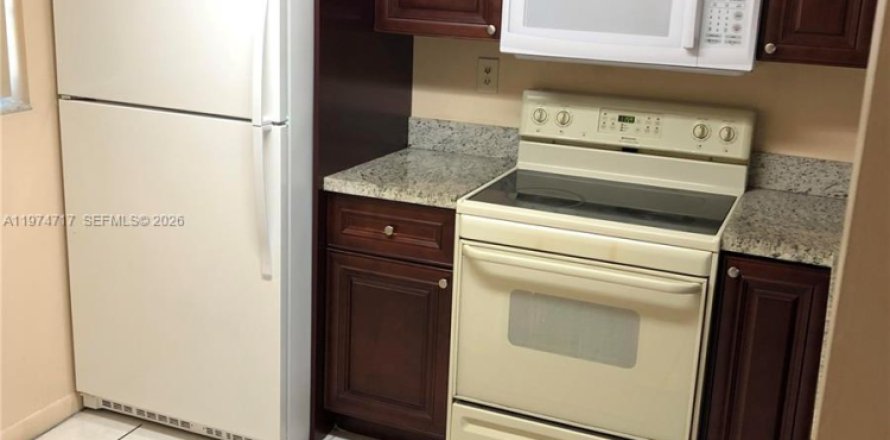 Condo in Miami, Florida, 2 bedrooms  № 2036271