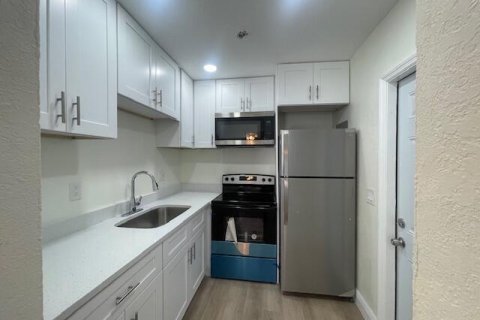 Townhouse in West Palm Beach, Florida 2 bedrooms, 67.35 sq.m. № 2078684 - photo 3