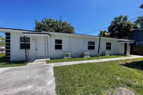 Townhouse in West Palm Beach, Florida 2 bedrooms, 67.35 sq.m. № 2078684 - photo 2