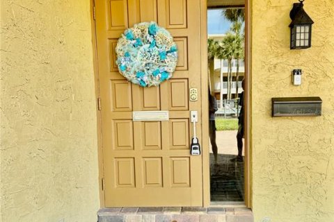 Condo in Treasure Island, Florida, 2 bedrooms  № 2115923 - photo 3