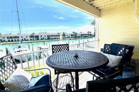 Condo in Treasure Island, Florida, 2 bedrooms  № 2115923 - photo 19