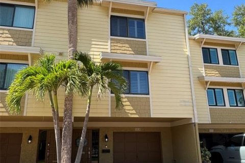 Condo in Treasure Island, Florida, 2 bedrooms  № 2115923 - photo 2
