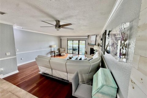 Condo in Treasure Island, Florida, 2 bedrooms  № 2115923 - photo 12
