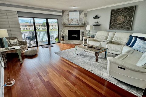 Condo in Treasure Island, Florida, 2 bedrooms  № 2115923 - photo 6