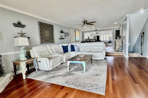 Condo in Treasure Island, Florida, 2 bedrooms  № 2115923 - photo 8