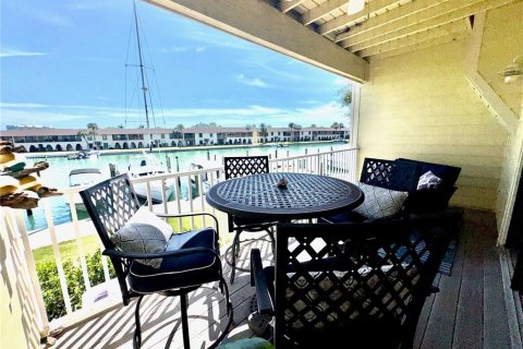 Condo in Treasure Island, Florida, 2 bedrooms  № 2115923 - photo 17