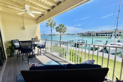 Condo in Treasure Island, Florida, 2 bedrooms  № 2115923 - photo 18