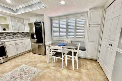 Condo in Treasure Island, Florida, 2 bedrooms  № 2115923 - photo 22