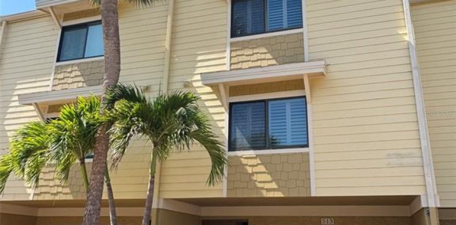 Condo in Treasure Island, Florida, 2 bedrooms  № 2115923